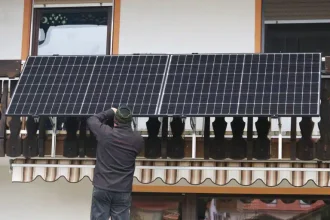 Wie man mit einem innovativen Balkon-Solarsystem Sonnenenergie nutzt