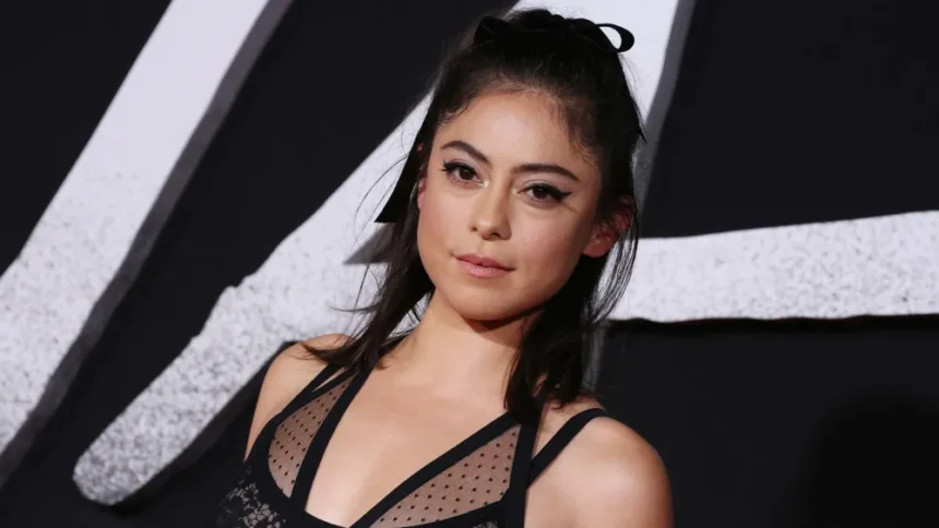 Rosa Salazar: Eine Schauspielerin mit beeindruckender Karriere