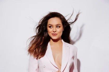 Hayley Orrantia: Der vielseitige Star aus „The Goldbergs“