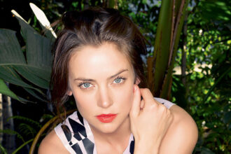 Jessica Stroup: Porträt der talentierten Schauspielerin