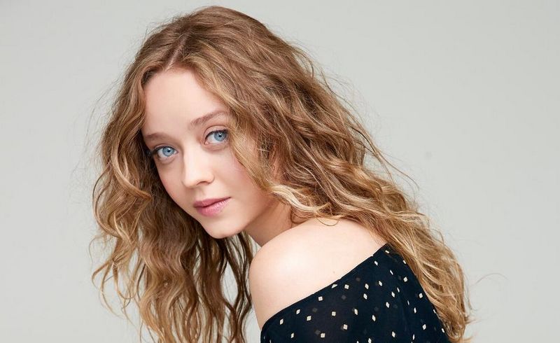 Madeleine Arthur: Schauspielerin zwischen Talent und Vielseitigkeit