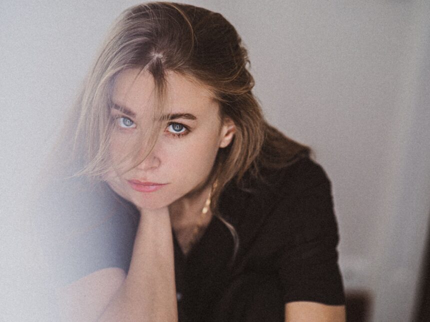 Jeanne Goursaud: Schauspielerin auf dem Weg an die Spitze